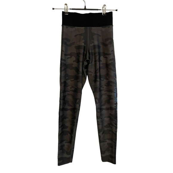 Ultracor Camo Ankle Crop Leggings Women Size Medium Gray‎ Active Stripe USA Eco - Picture 1 of 8